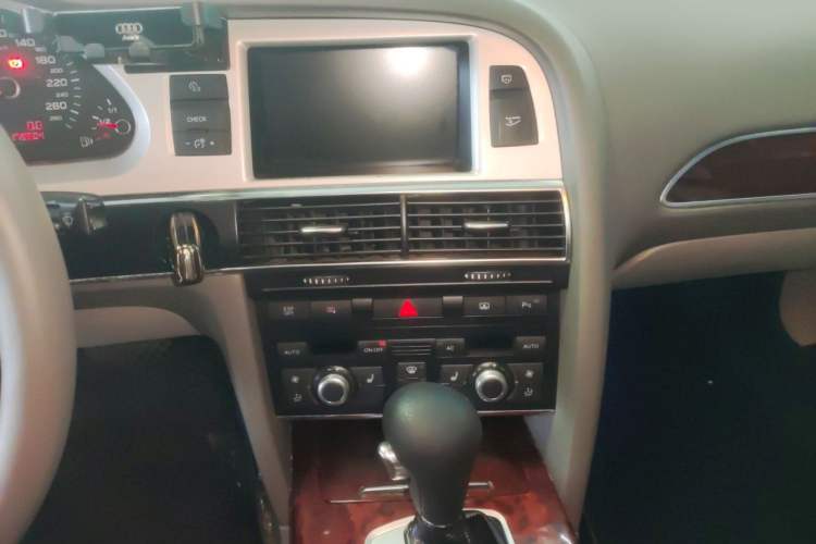 Used Audi A6L 2011 2.4L Comfort Edition Audio And AC Panel