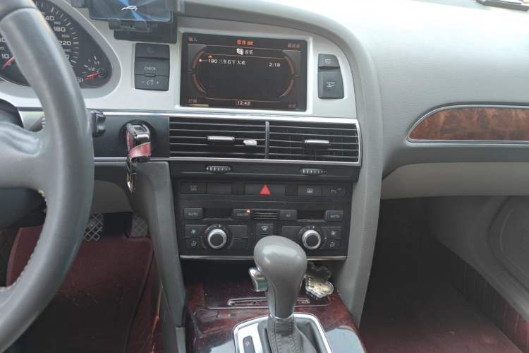 Used Audi A6L 2011 2.0 TFSI Automatic Standard Edition Audio And AC Panel