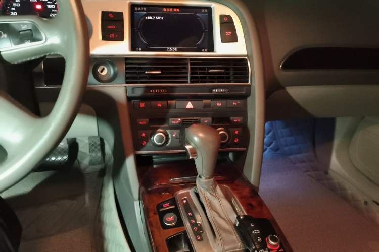 Used Audi A6L 2011 2.4L Luxury Edition Audio And AC Panel