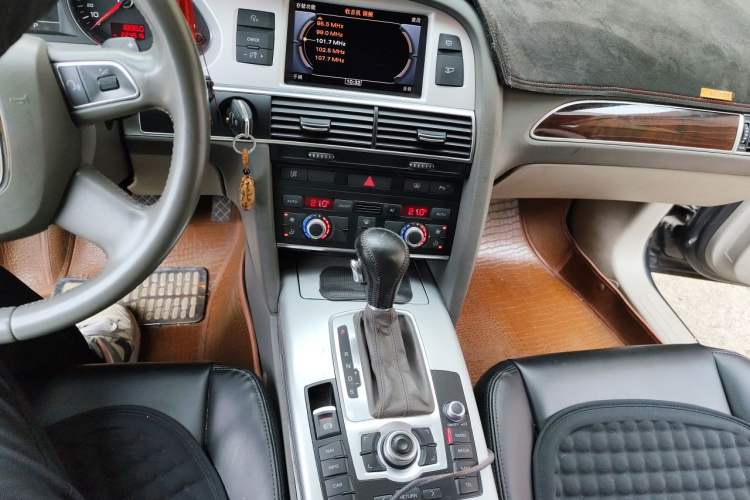Used Audi A6L 2011 2.0 TFSI Automatic Standard Edition Audio And AC Panel
