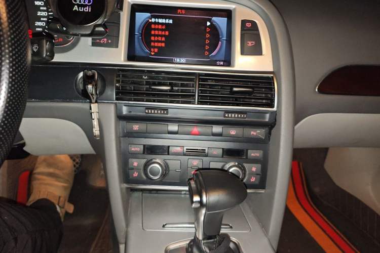 Used Audi A6L 2011 2.0 TFSI Automatic Standard Edition Audio And AC Panel
