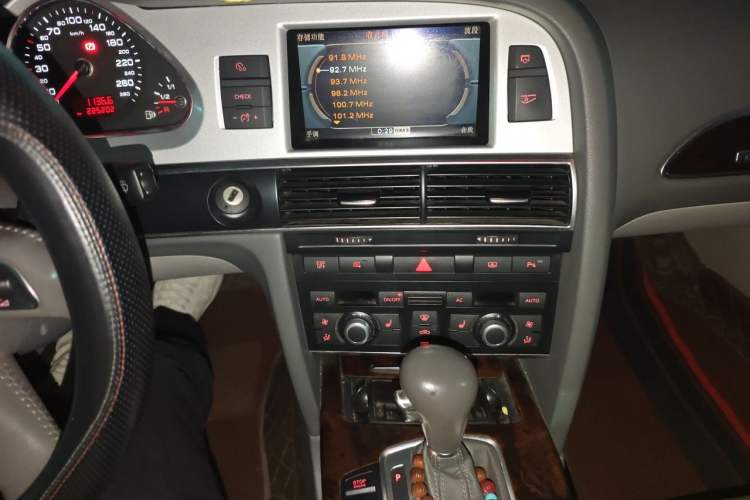 Used Audi A6L 2011 2.8 FSI quattro Luxury Model Audio And AC Panel
