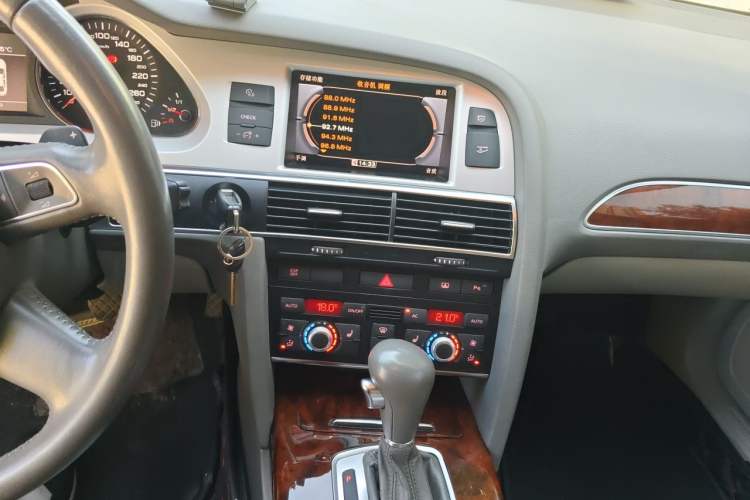 Used Audi A6L 2011 2.0 TFSI automatic Comfort trim Audio And AC Panel