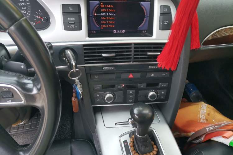 Used Audi A6L 2011 2.0 TFSI automatic Comfort trim Audio And AC Panel