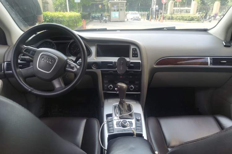 Used Audi A6L 2011 2.0 TFSI Automatic Standard Edition Center Console