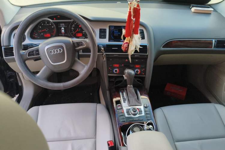 Used Audi A6L 2011 2.0 TFSI Automatic Standard Edition Center Console