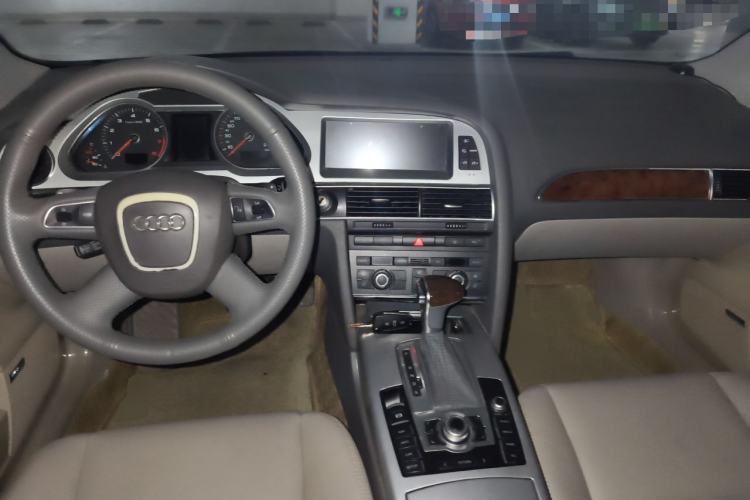 Used Audi A6L 2011 2.0 TFSI Automatic Standard Edition Center Console