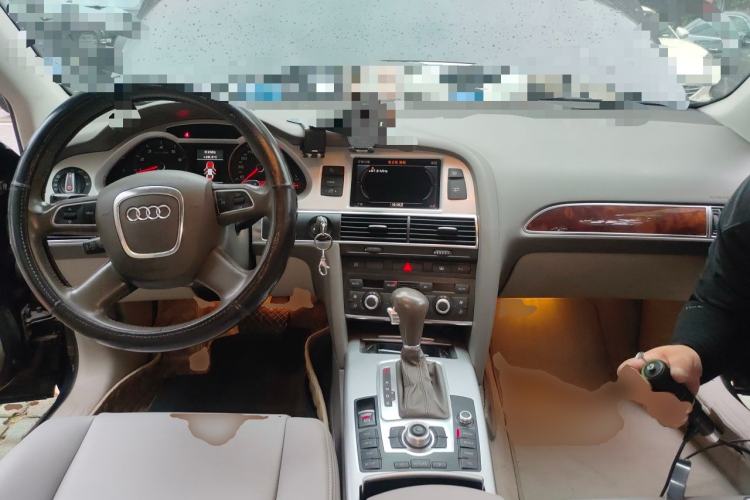 Used Audi A6L 2011 2.0 TFSI Automatic Standard Edition Center Console