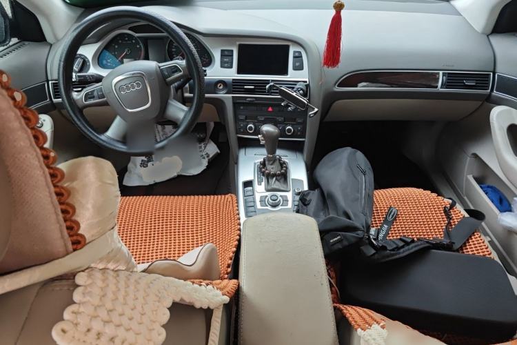 Used Audi A6L 2011 2.0 TFSI automatic Comfort trim Center Console