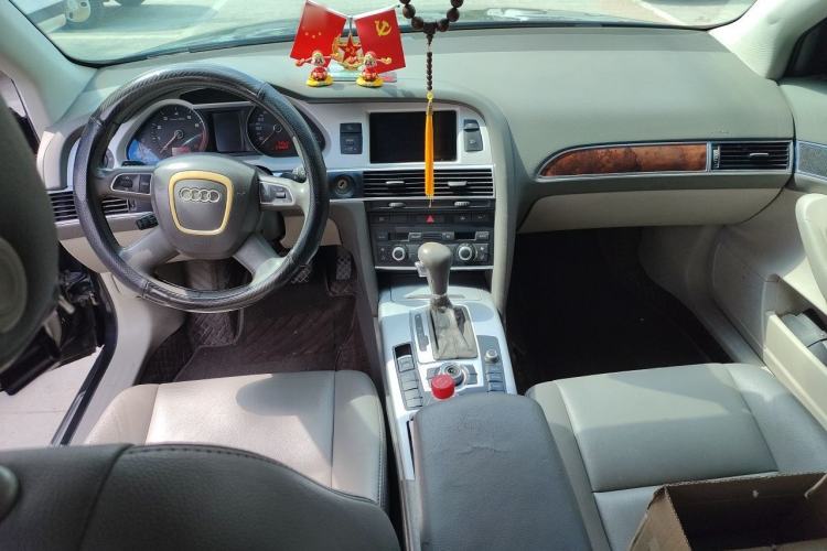Used Audi A6L 2011 2.0 TFSI Automatic Standard Edition Center Console