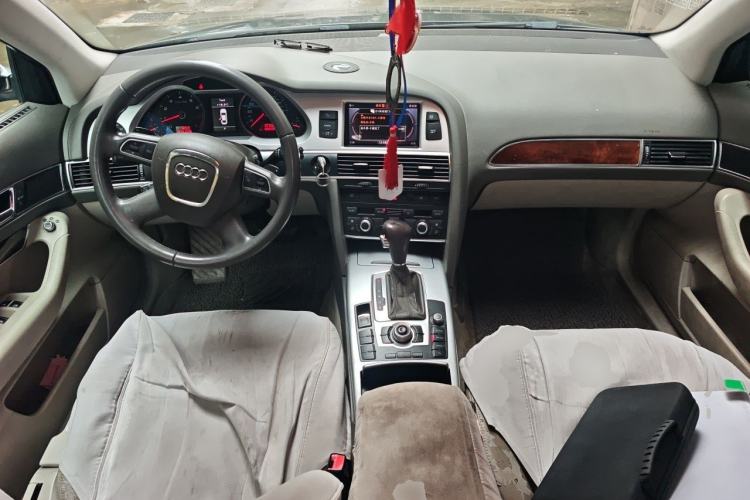 Used Audi A6L 2011 2.0 TFSI Automatic Standard Edition Center Console