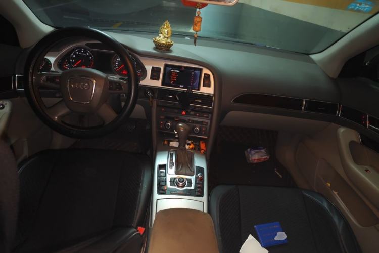 Used Audi A6L 2011 2.0 TFSI Automatic Standard Edition Center Console