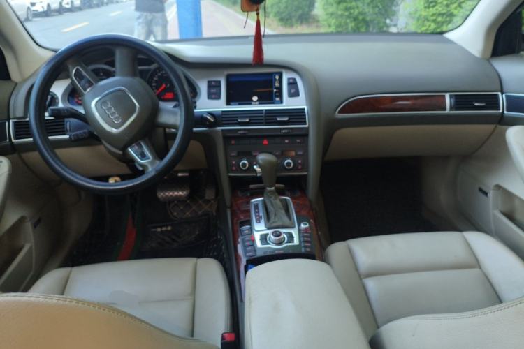 Used Audi A6L 2011 2.7 TDI Comfort Model Center Console