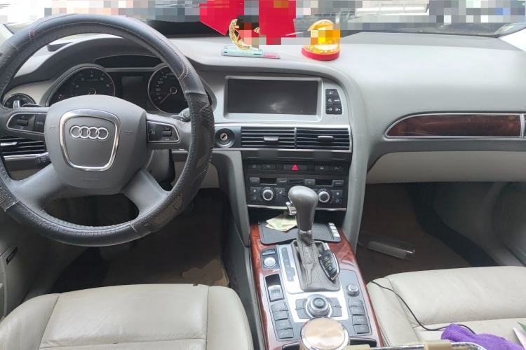 Used Audi A6L 2011 2.8 FSI Comfort Model Center Console