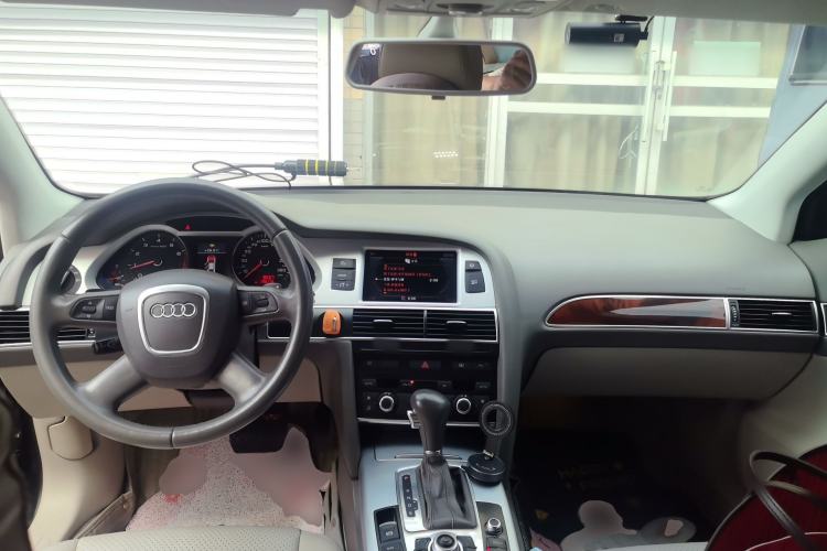 Used Audi A6L 2011 2.0 TFSI Automatic Standard Edition Center Console