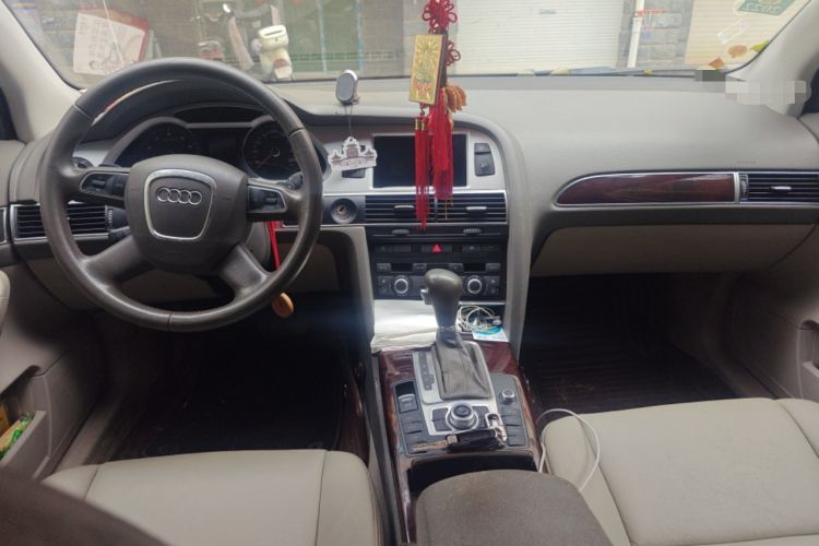 Used Audi A6L 2011 2.0 TFSI Automatic Standard Edition Center Console