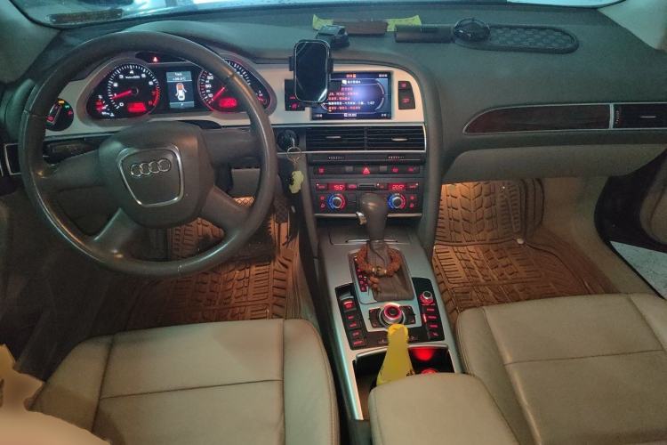 Used Audi A6L 2011 2.0 TFSI Automatic Standard Edition Center Console