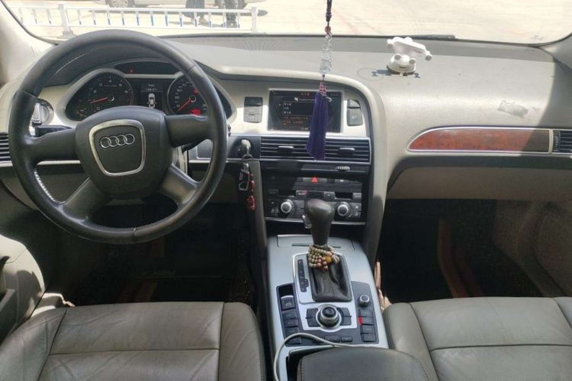 Used Audi A6L 2011 2.0 TFSI Automatic Standard Edition Center Console