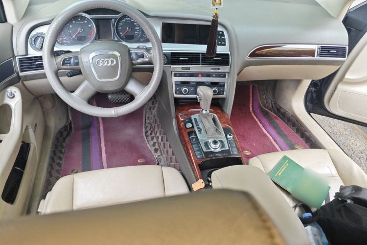 Used Audi A6L 2011 2.8 FSI Comfort Model Center Console