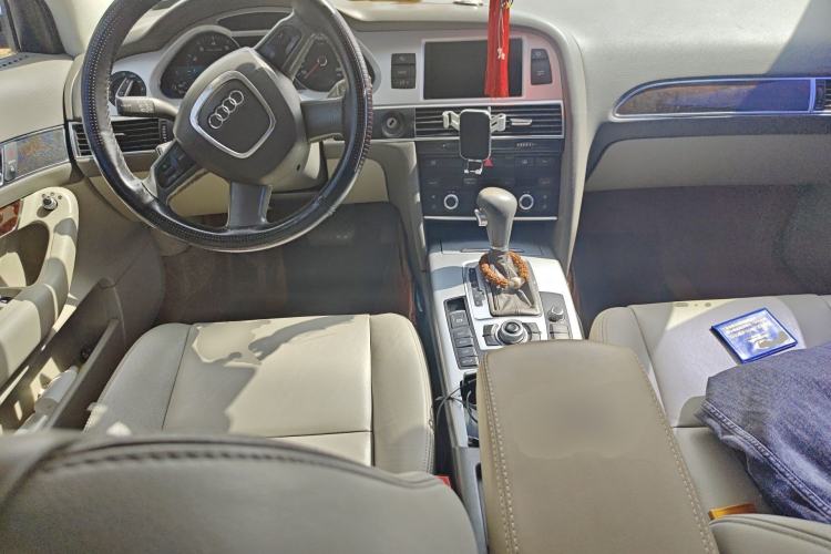 Used Audi A6L 2011 2.0 TFSI Automatic Standard Edition Center Console