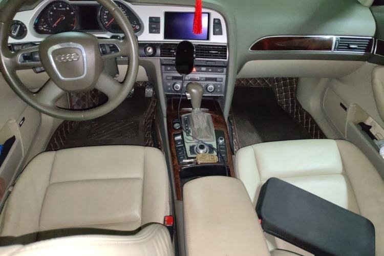 Used Audi A6L 2011 2.8 FSI Luxury Model Center Console