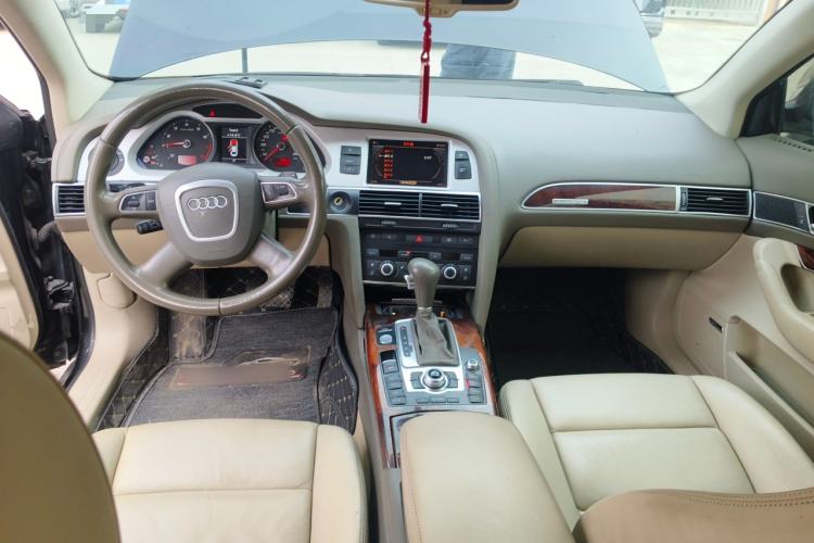 Used Audi A6L 2011 2.8 FSI quattro Luxury Model Center Console