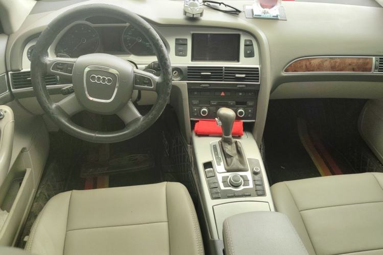 Used Audi A6L 2011 2.0 TFSI Automatic Standard Edition Center Console