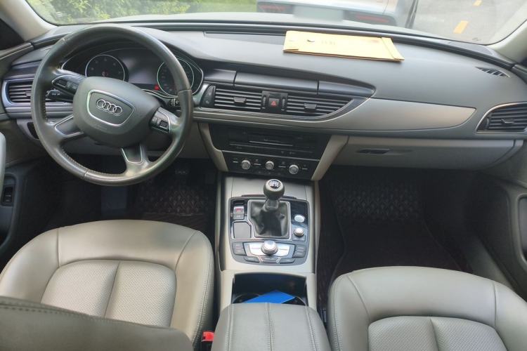 Used Audi A6L 2011 2.0 TFSI Manual Base Model Center Console