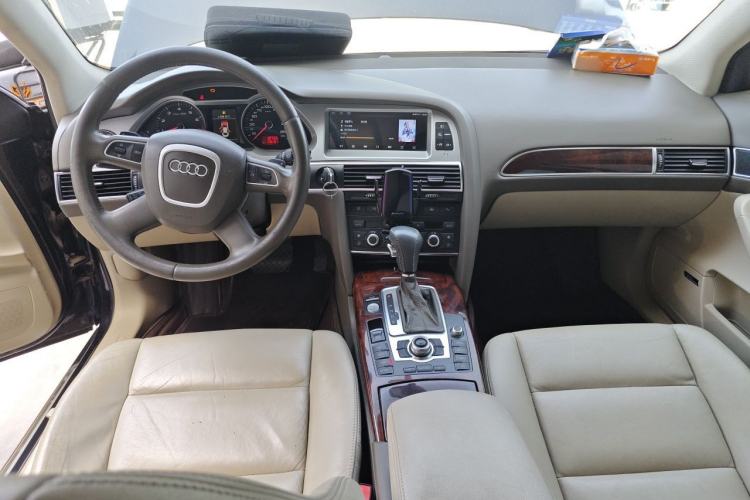 Used Audi A6L 2011 2.8 FSI Comfort Model Center Console