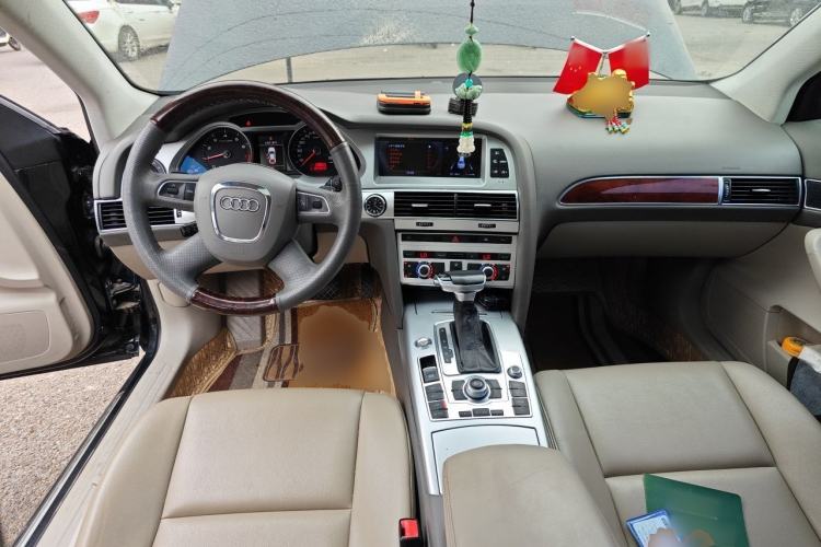 Used Audi A6L 2011 2.0 TFSI Automatic Standard Edition Center Console