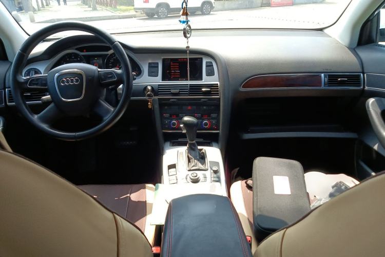 Used Audi A6L 2011 2.0 TFSI Automatic Standard Edition Center Console