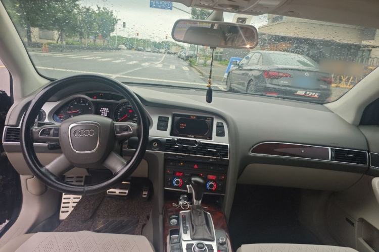 Used Audi A6L 2011 2.8 FSI Comfort Model Center Console