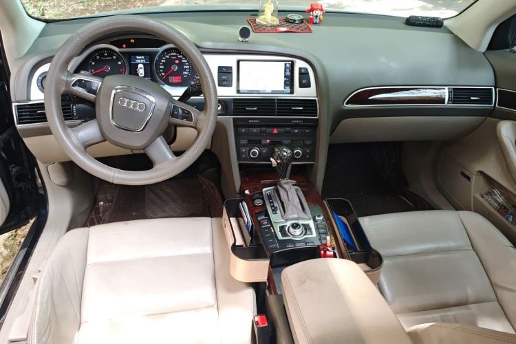 Used Audi A6L 2011 2.8 FSI Comfort Model Center Console