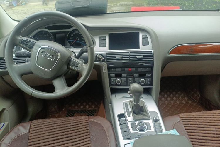 Used Audi A6L 2011 2.0 TFSI Automatic Standard Edition Center Console