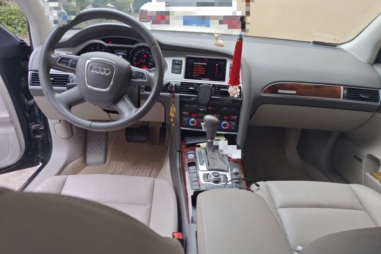 Used Audi A6L 2011 2.8 FSI Comfort Model Center Console