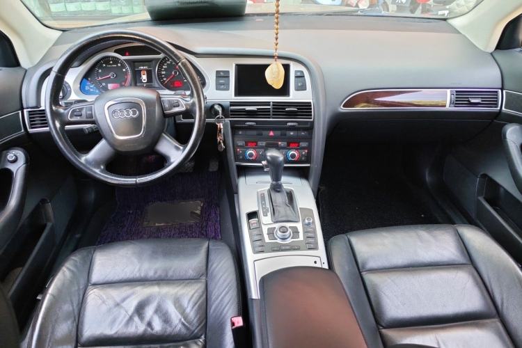 Used Audi A6L 2011 2.0 TFSI automatic Comfort trim Center Console
