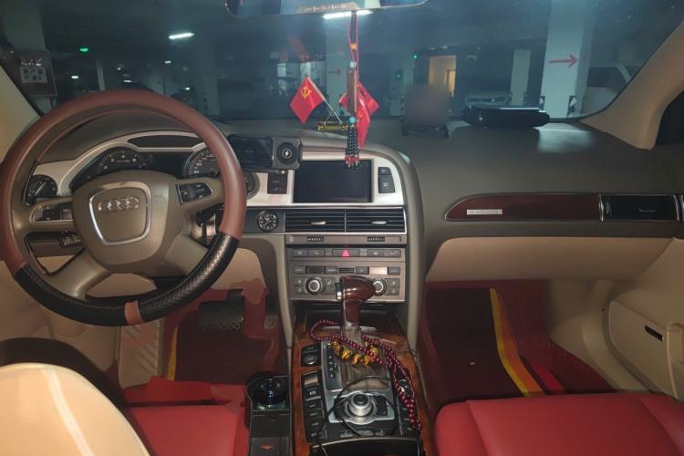 Used Audi A6L 2011 2.8 FSI Comfort Model Center Console