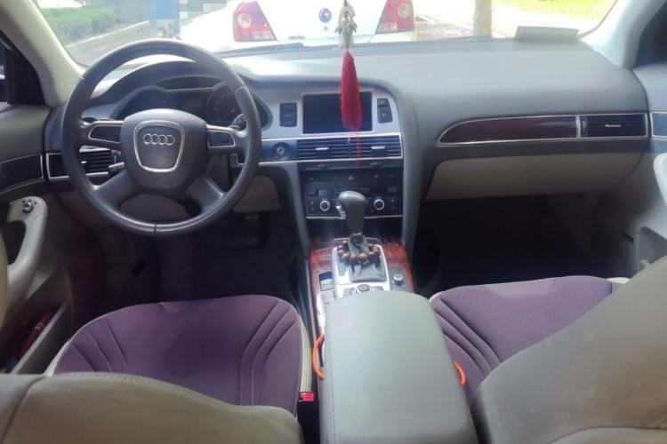 Used Audi A6L 2011 2.7 TDI Comfort Model Center Console