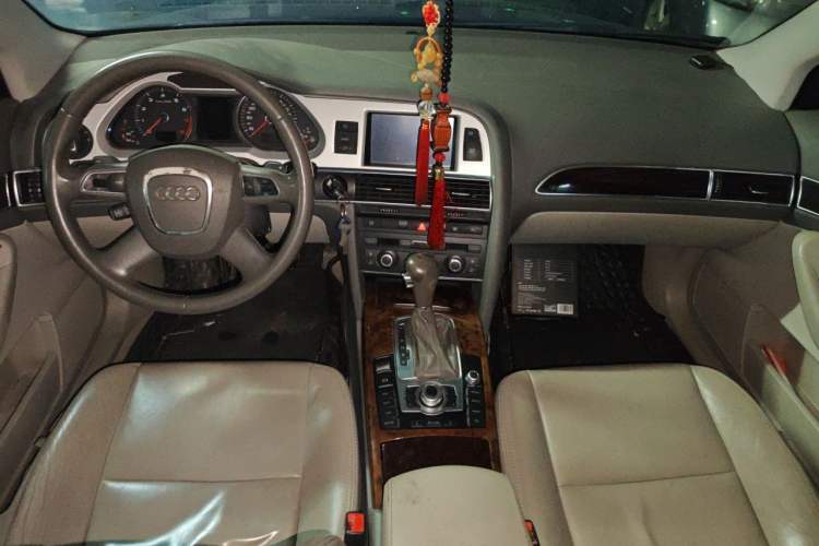 Used Audi A6L 2011 2.0 TFSI Automatic Standard Edition Center Console