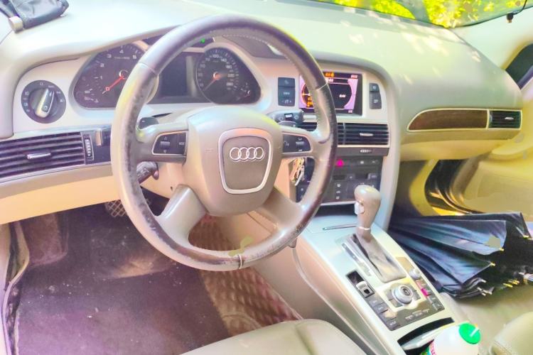 Used Audi A6L 2011 2.0 TFSI Automatic Standard Edition Center Console