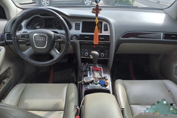 Used Audi A6L 2011 2.0 TFSI Automatic Standard Edition Center Console