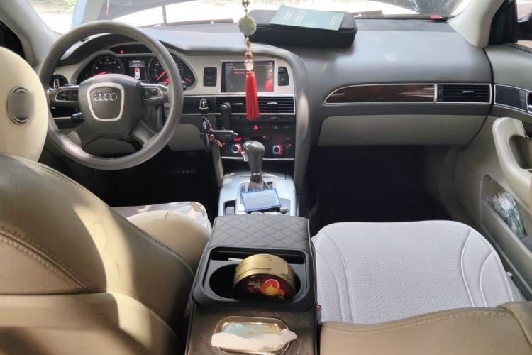 Used Audi A6L 2011 2.0 TFSI Automatic Standard Edition Center Console