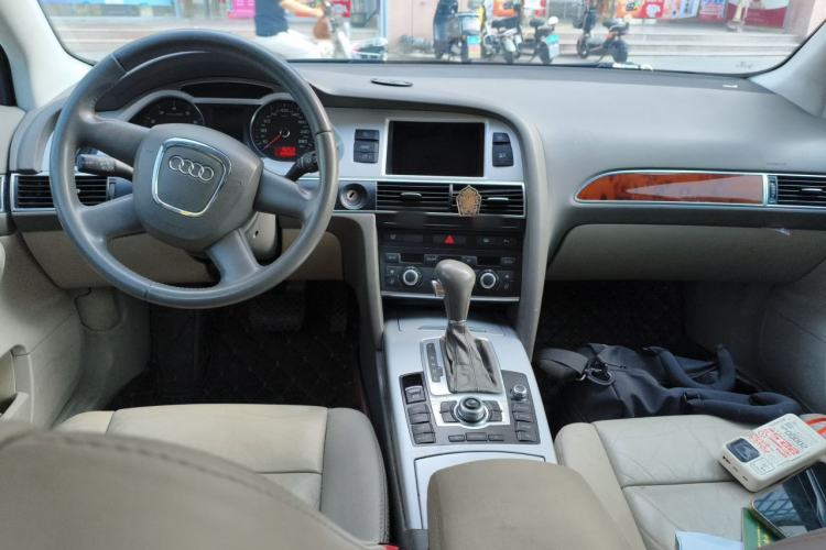 Used Audi A6L 2011 2.0 TFSI Automatic Standard Edition Center Console