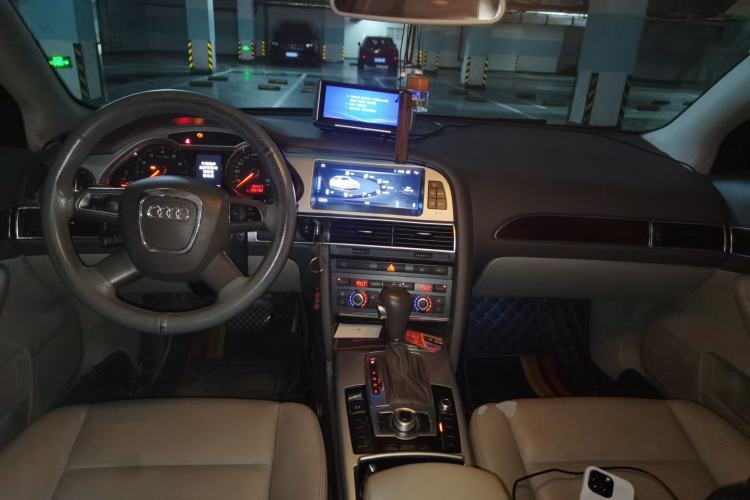 Used Audi A6L 2011 2.0 TFSI automatic Comfort trim Center Console