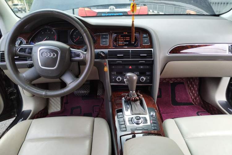 Used Audi A6L 2011 2.7 TDI Comfort Model Center Console