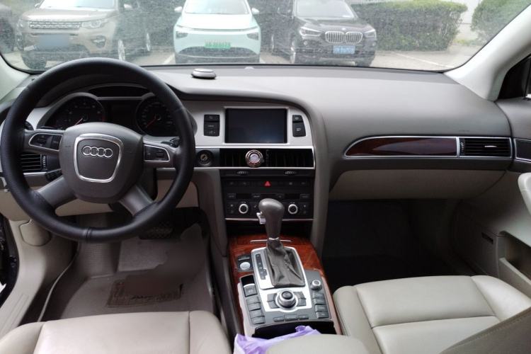 Used Audi A6L 2011 2.8 FSI Comfort Model Center Console