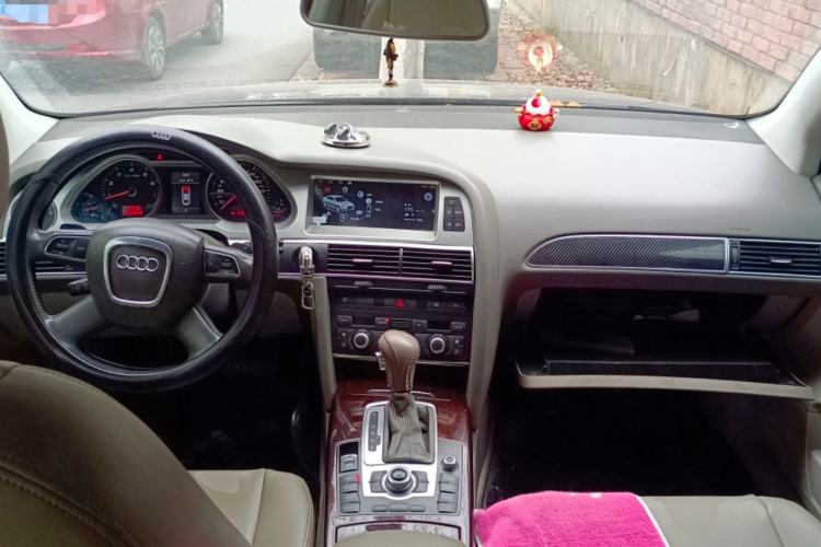 Used Audi A6L 2011 2.0 TFSI automatic Comfort trim Center Console
