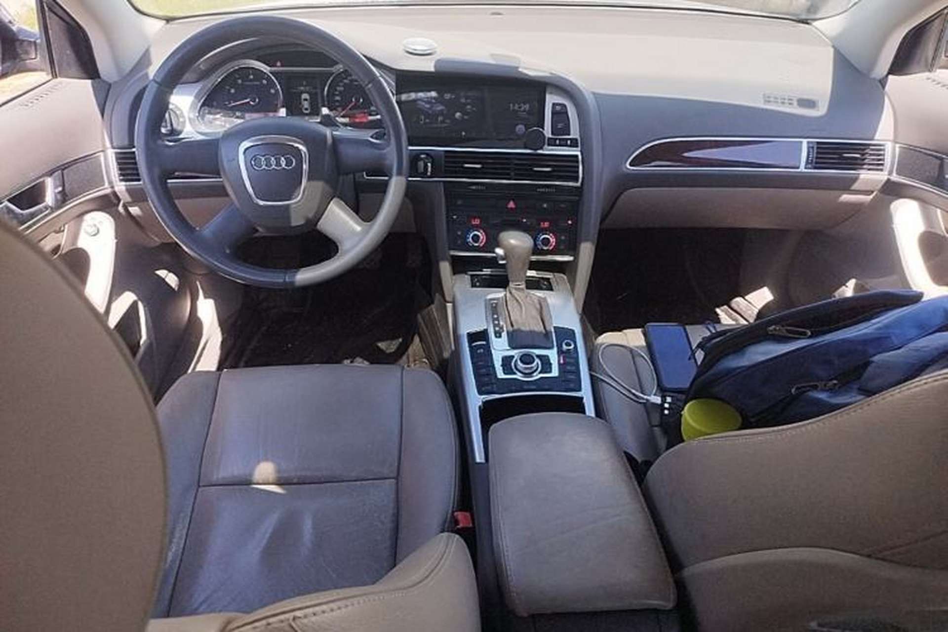 Used Audi A6L 2011 2.0 TFSI Automatic Standard Edition Center Console