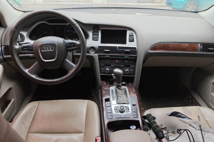 Used Audi A6L 2011 2.0 TFSI Automatic Standard Edition Center Console