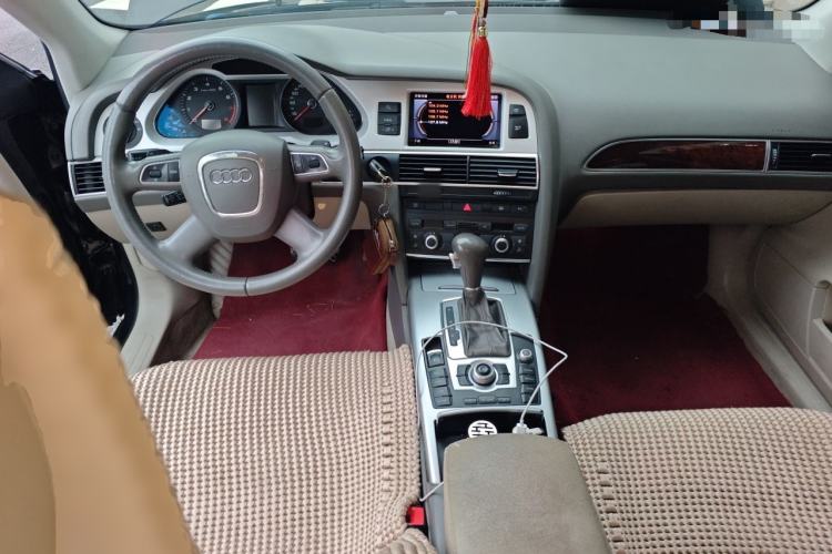 Used Audi A6L 2011 2.0 TFSI automatic Comfort trim Center Console